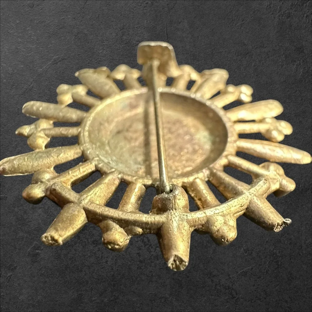 Vintage Gold Tone Sunburst Cameo Classical‎ Profile Brooch Pin